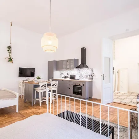 Super - Quiet Sleep * Budapest